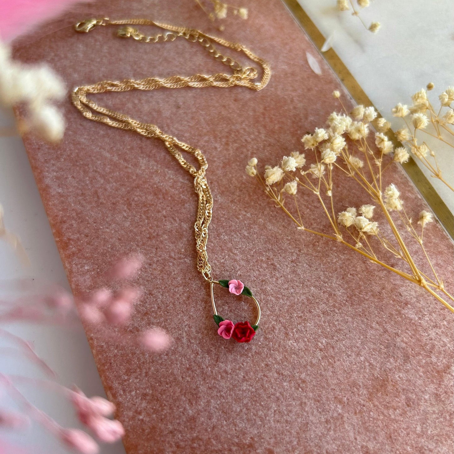 Amelia flower necklace