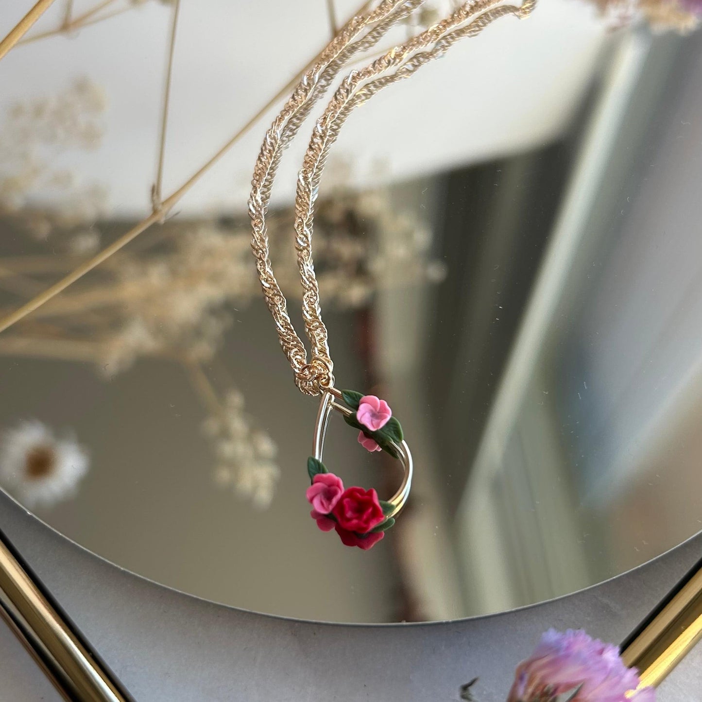 Amelia flower necklace