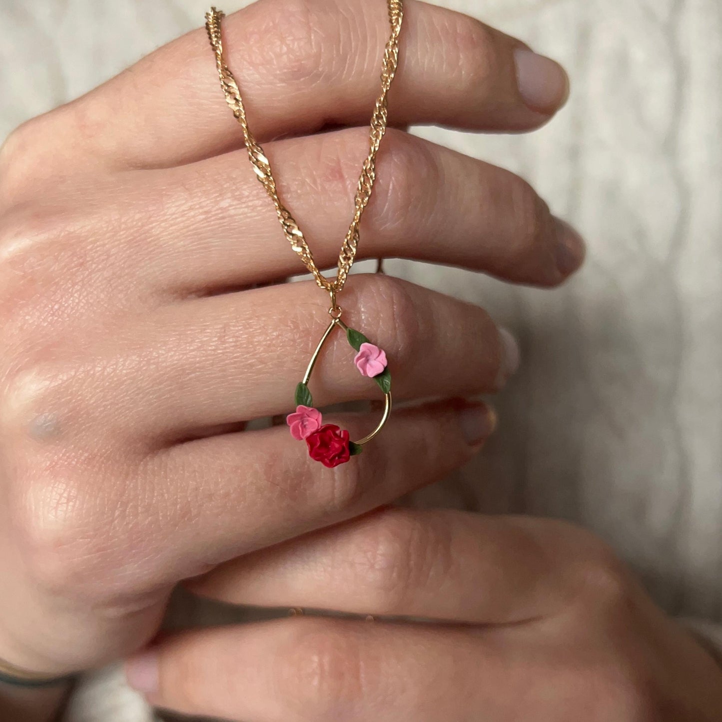 Amelia flower necklace