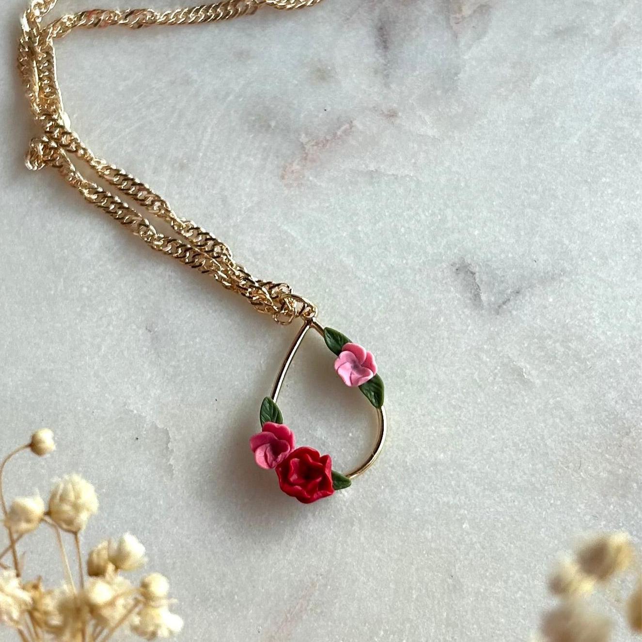Amelia flower necklace