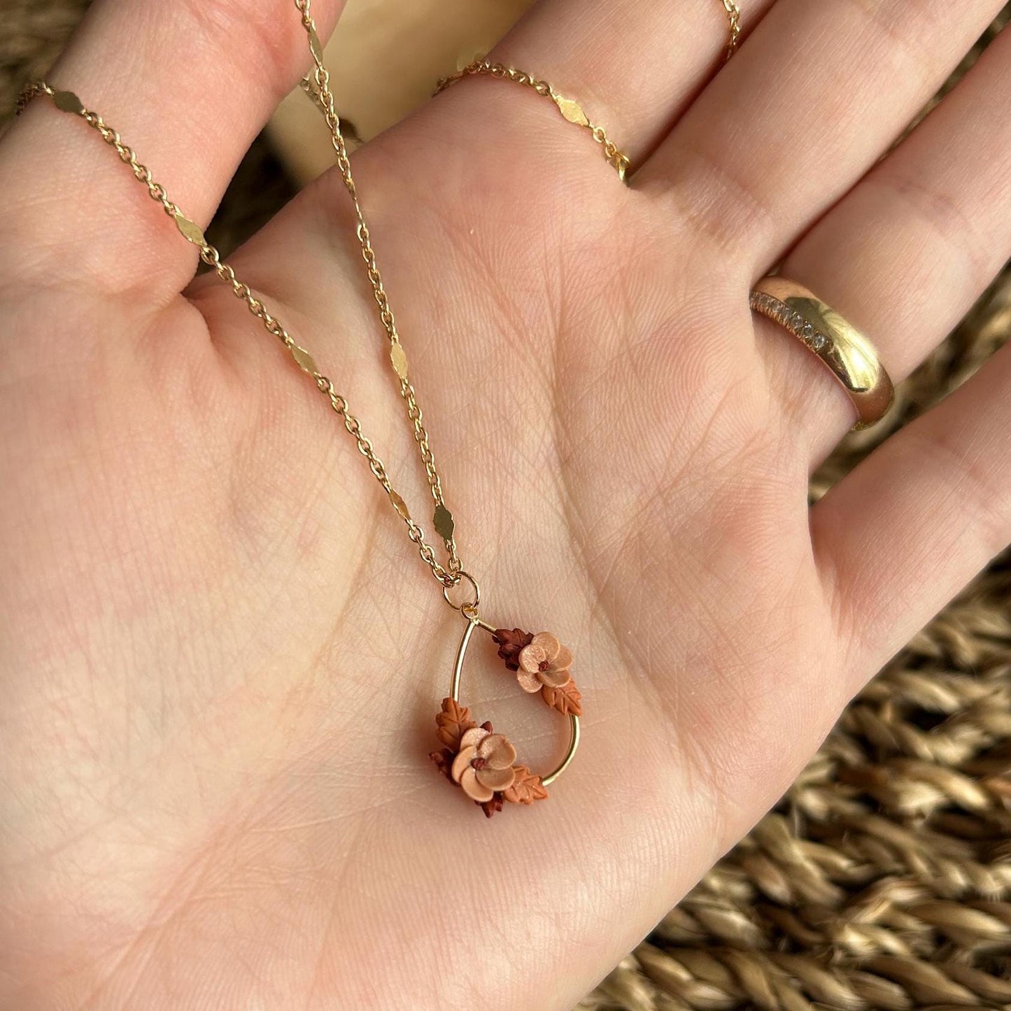 Autumn flower necklace