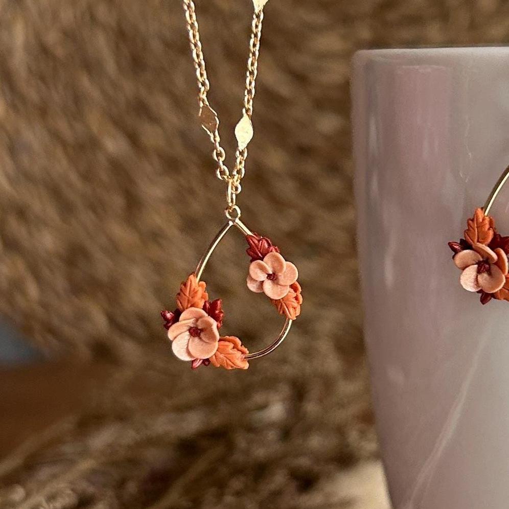 Autumn flower necklace