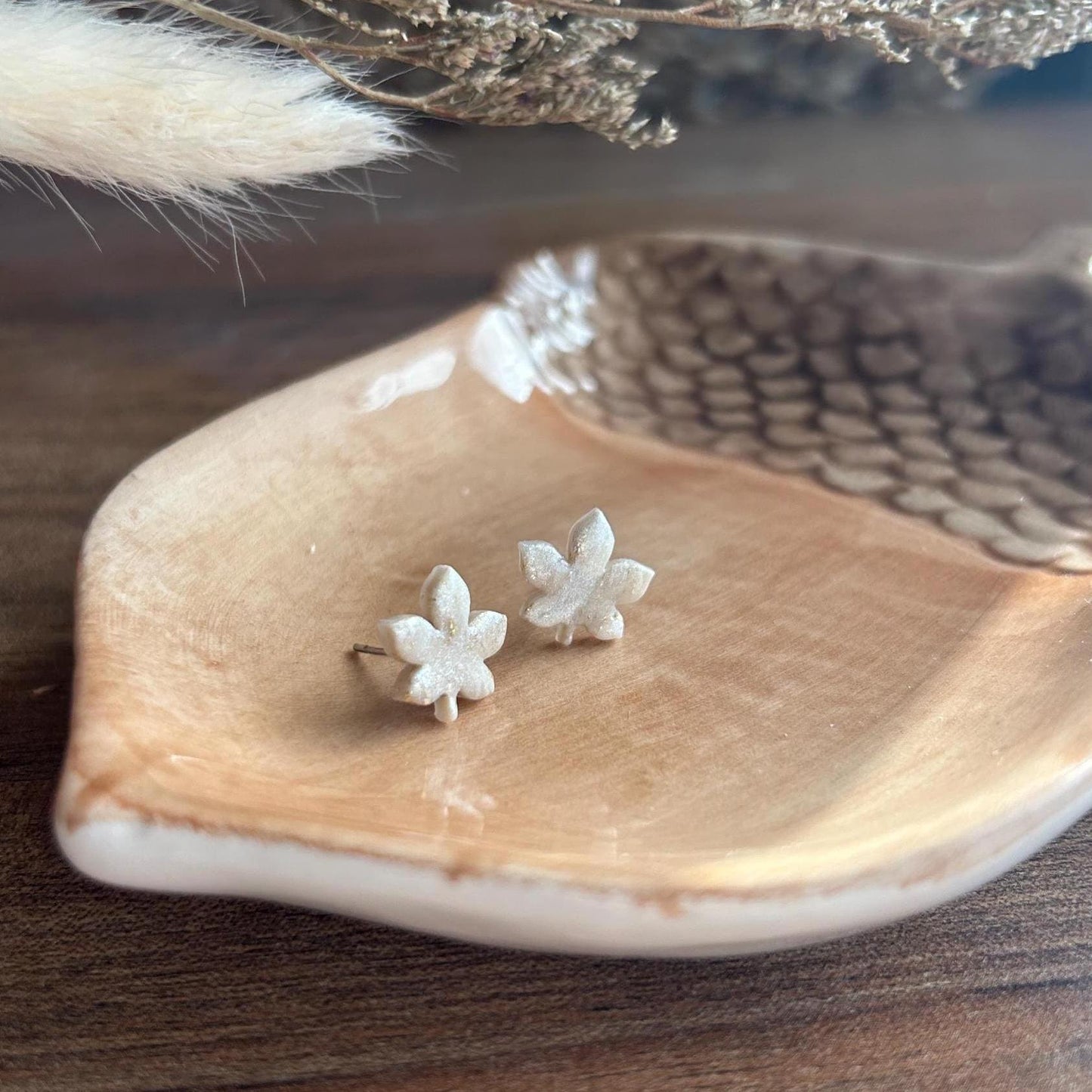 Maple leaf studs