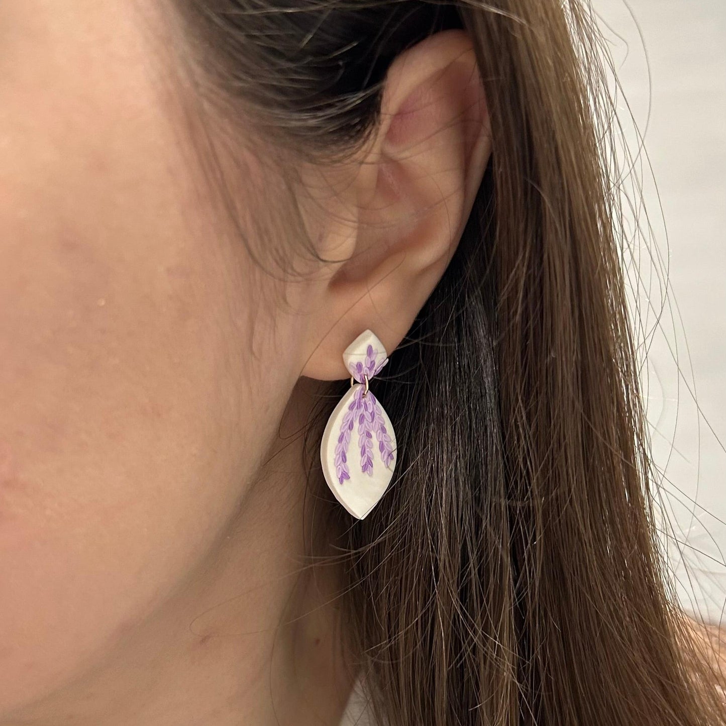 Tiny pink and purple leaves dangles