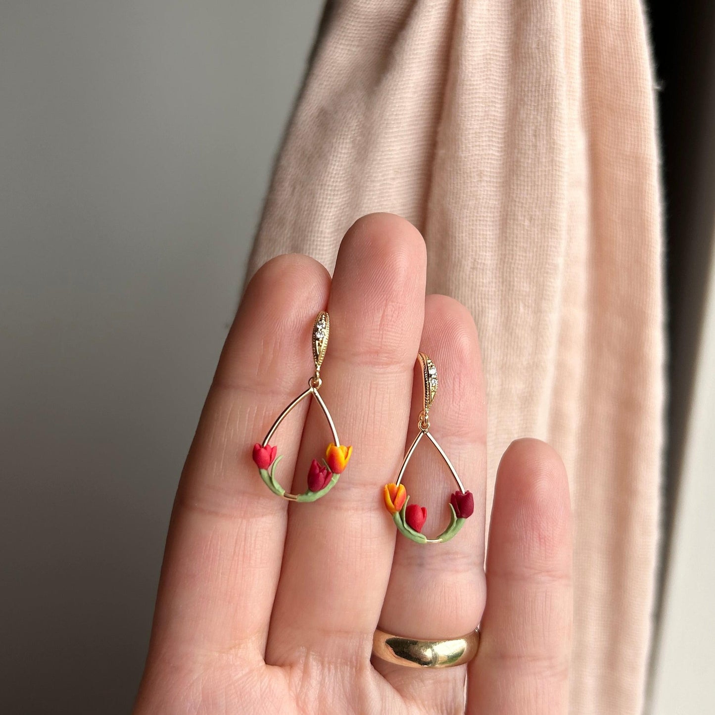 Tulip flower drop earrings
