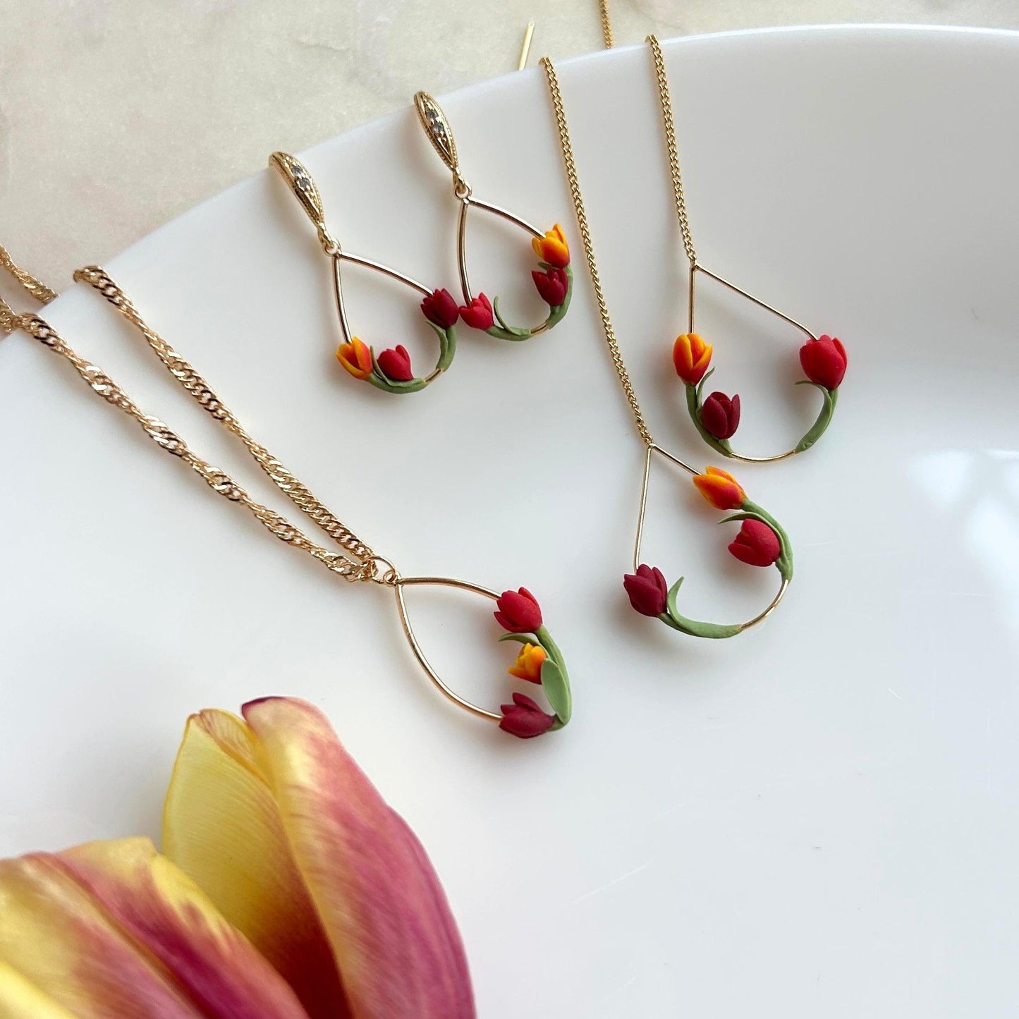 Tulip flower threader earrings