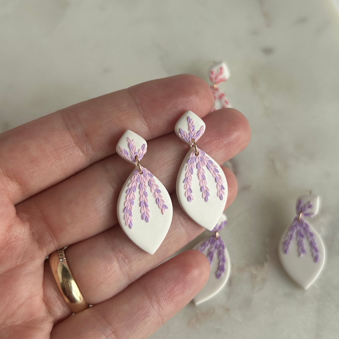 Tiny pink and purple leaves dangles