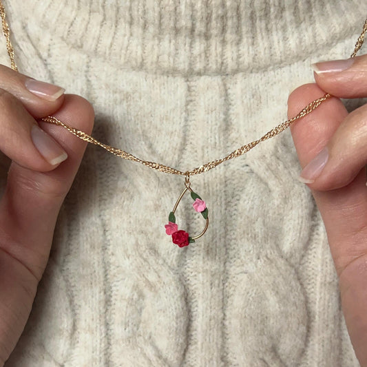 Amelia flower necklace