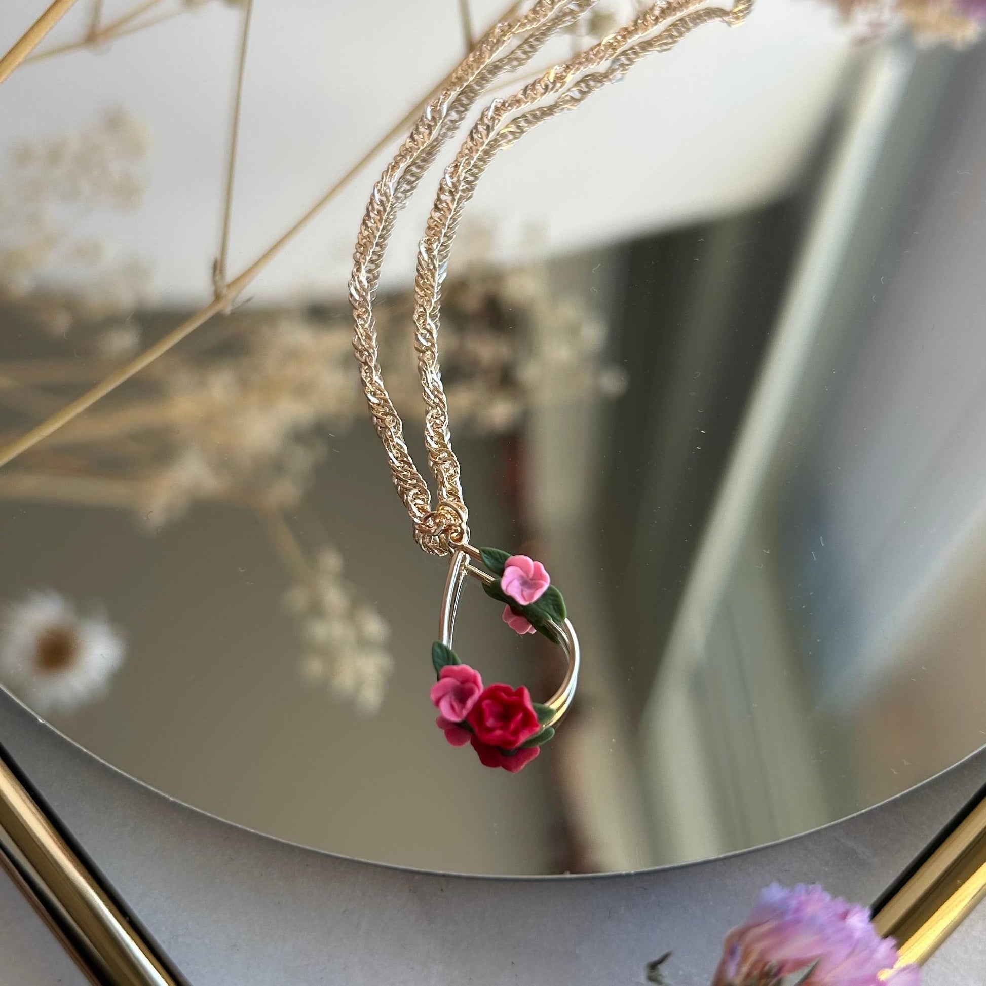 Amelia flower necklace