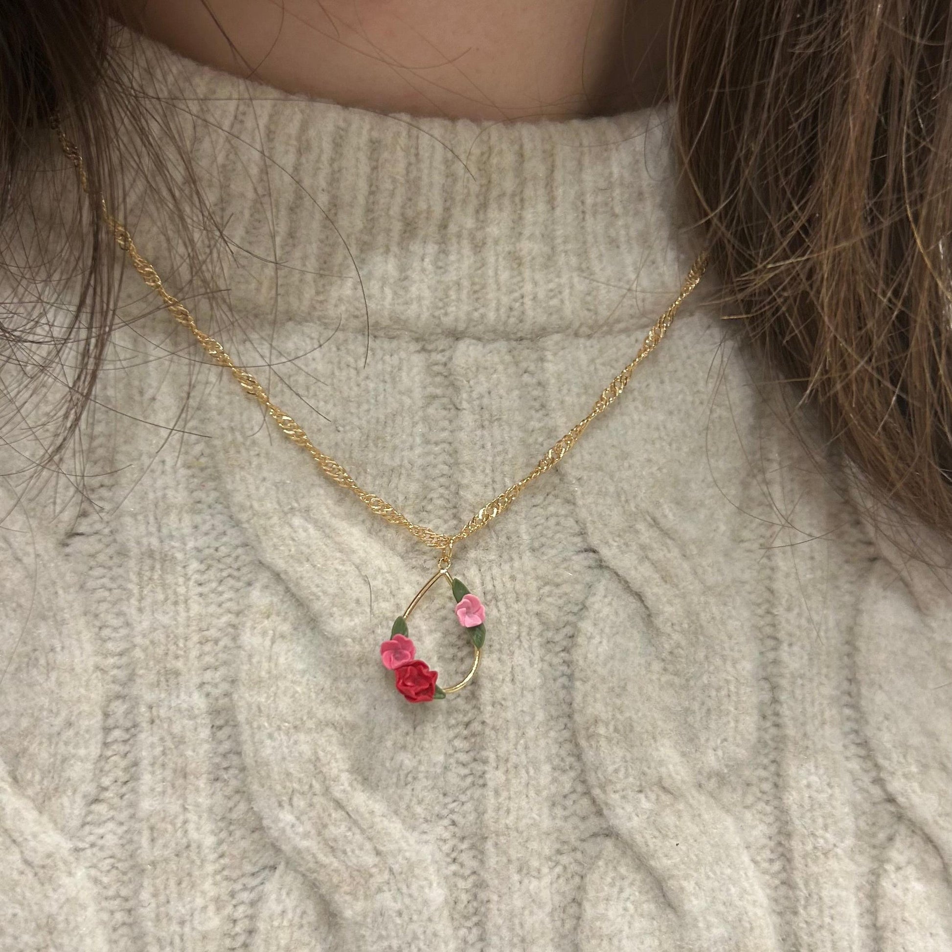 Amelia flower necklace
