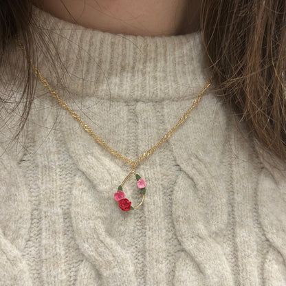 Amelia flower necklace