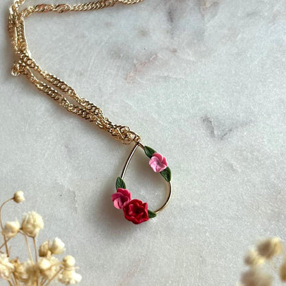 Amelia flower necklace