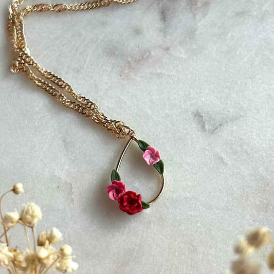 Amelia flower necklace