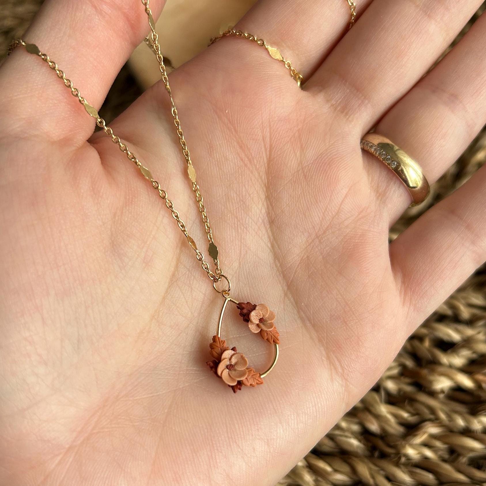 Autumn flower necklace