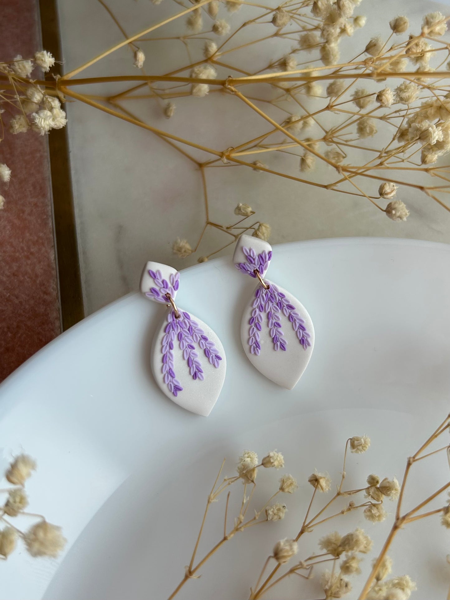 Tiny pink and purple leaves dangles