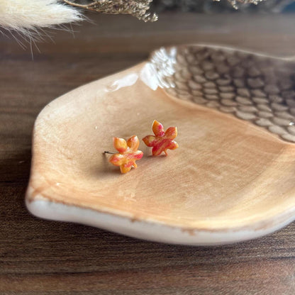 Maple leaf studs