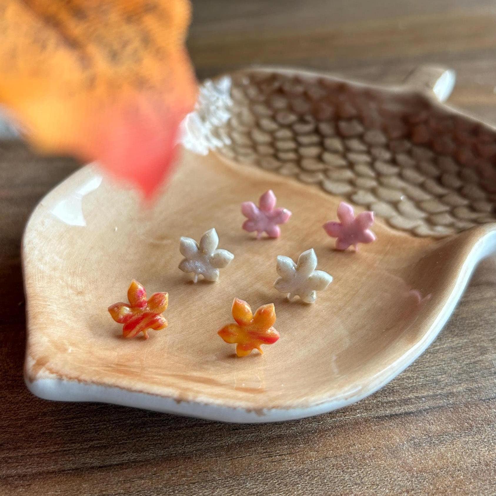 Maple leaf studs