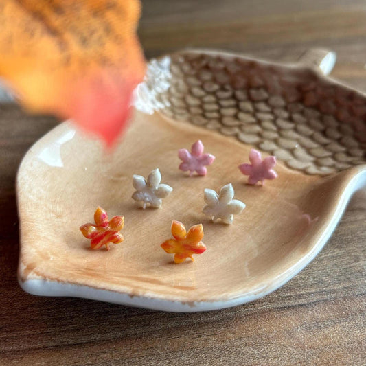 Maple leaf studs