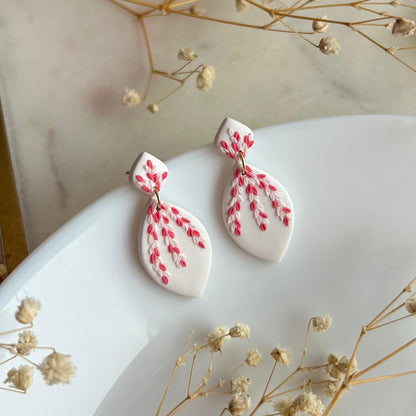 Tiny pink and purple leaves dangles