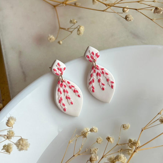 Tiny pink and purple leaves dangles