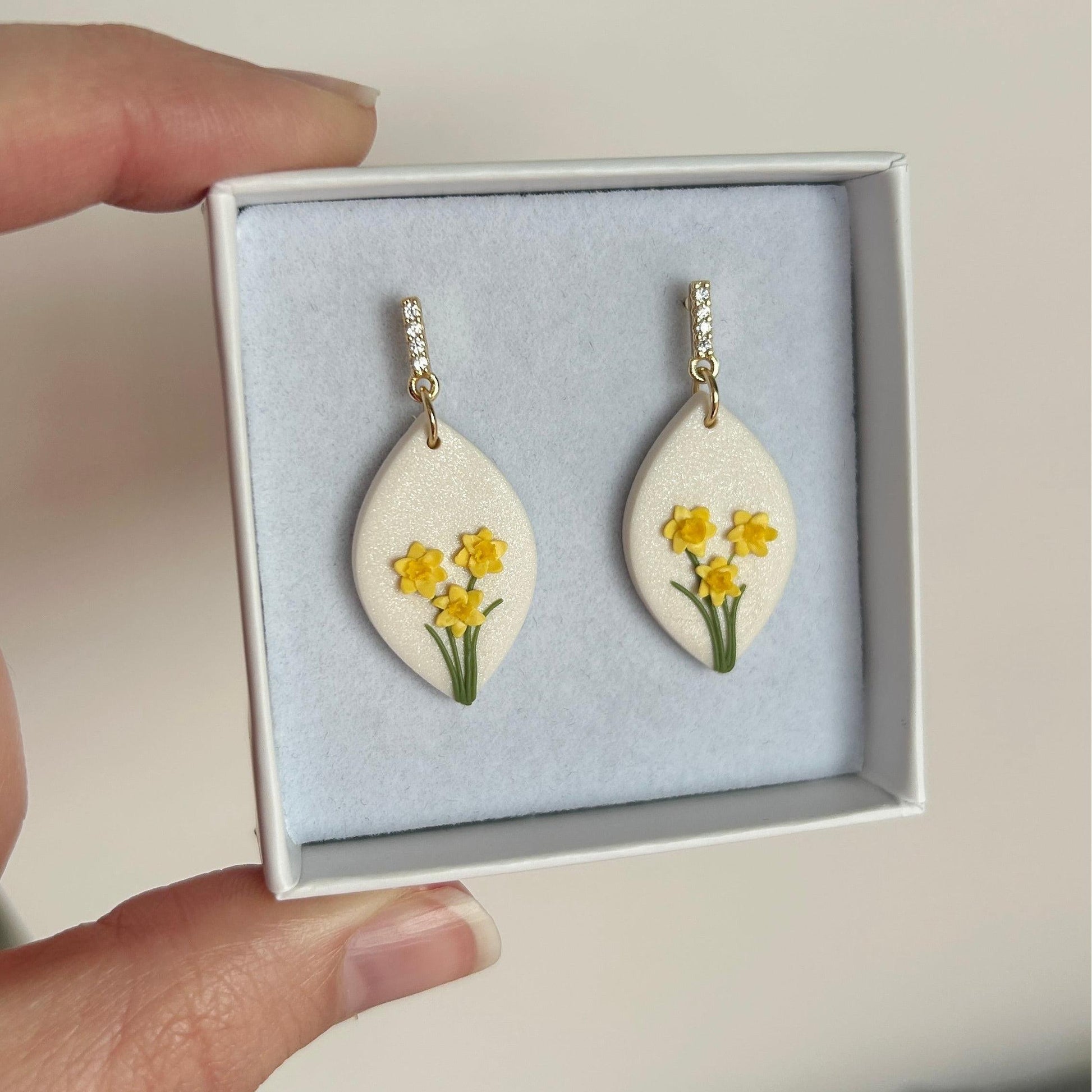 Yellow daffodils March birth month flower