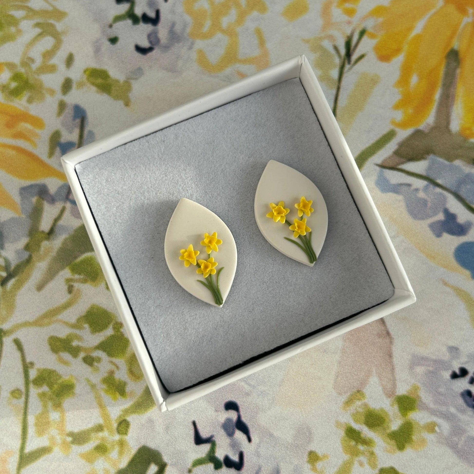 Yellow daffodils March birth month flower