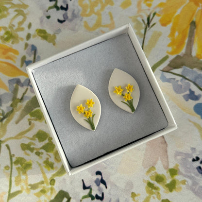 Yellow daffodils March birth month flower