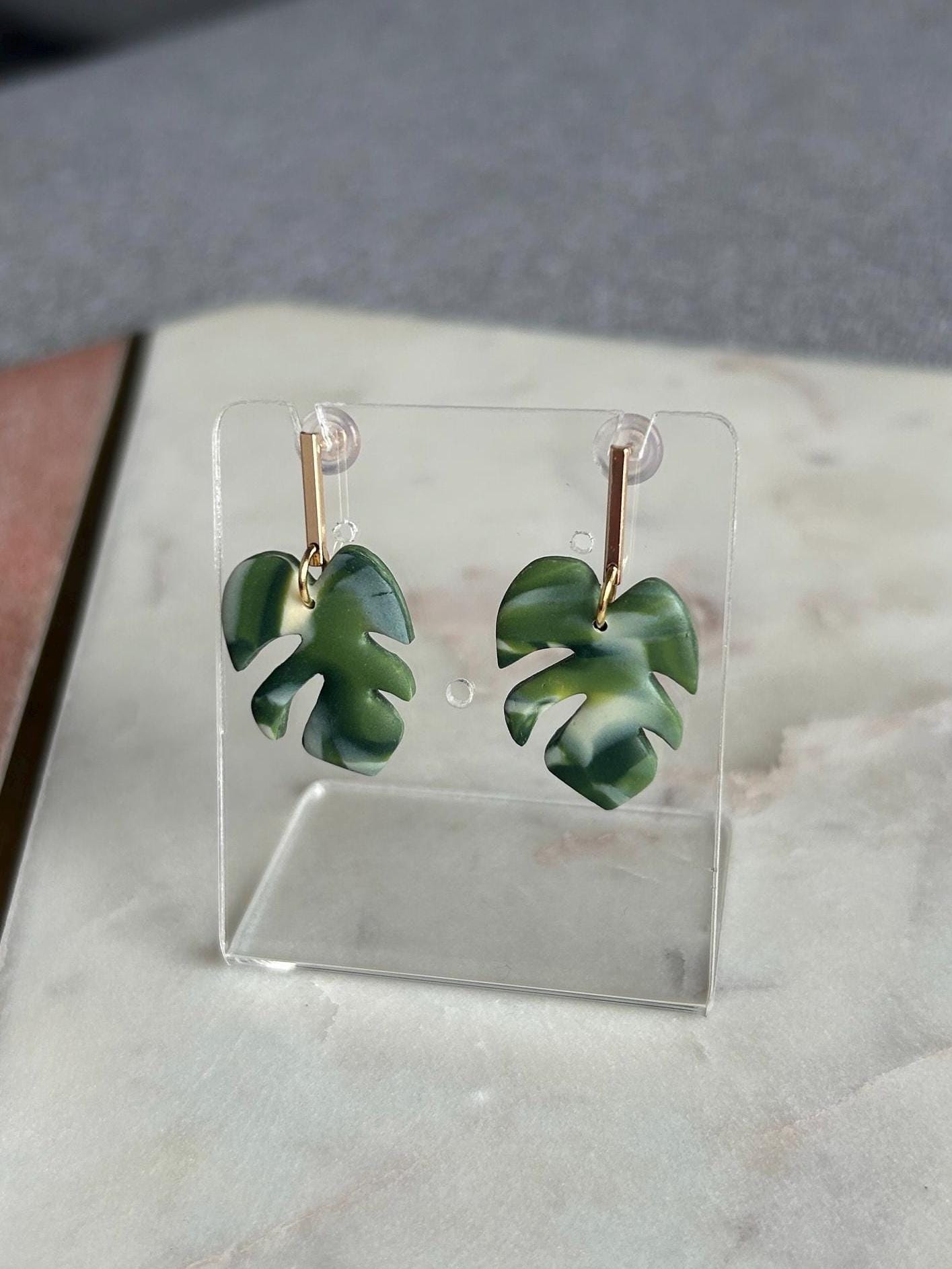 Variegated monstera leaf dangles